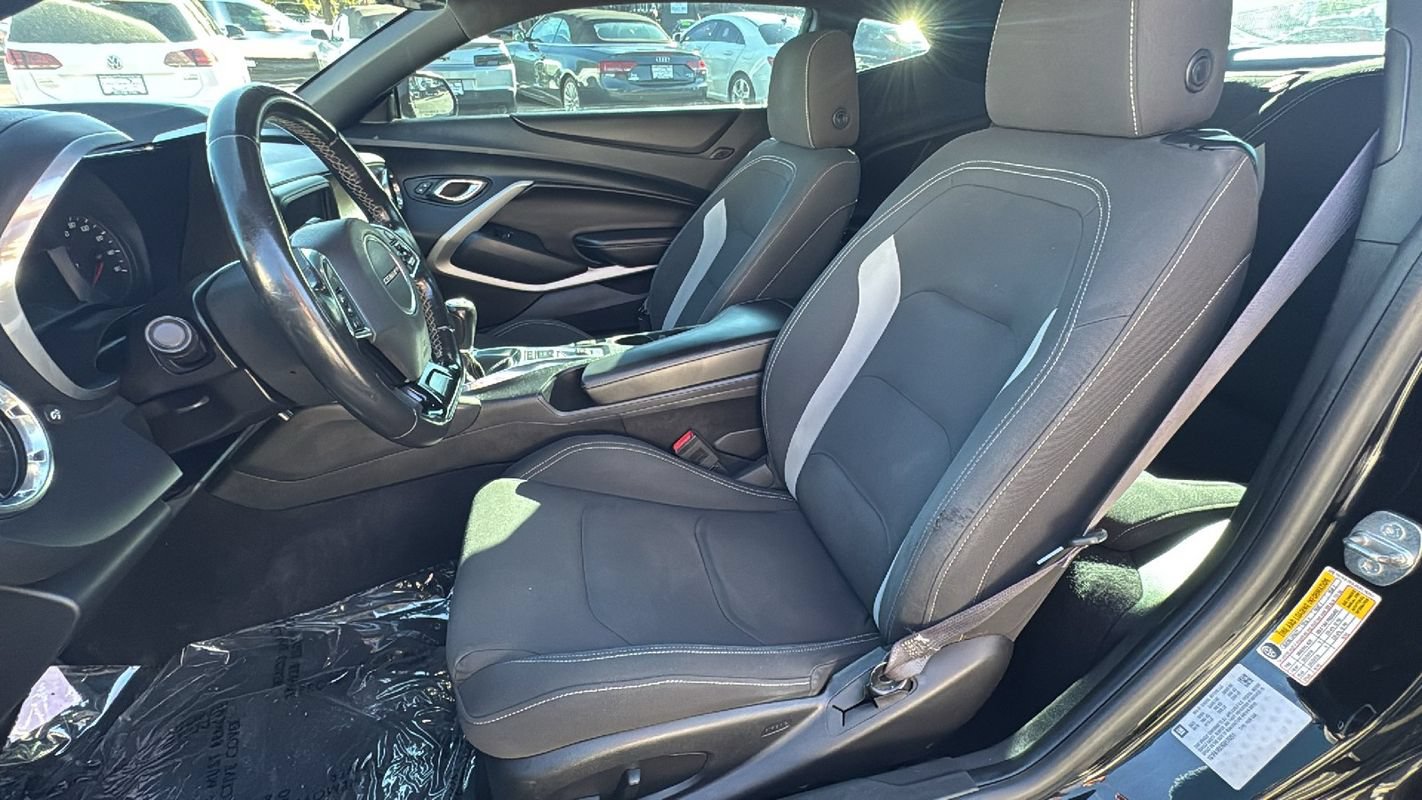 Used 2016 Chevrolet Camaro LT RWD image 10