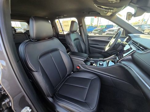 New 2025 Jeep Grand Cherokee Limited w/ Black Appearance Package RWD image 28
