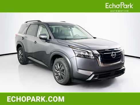 Used 2025 Nissan Pathfinder SV FWD image 1