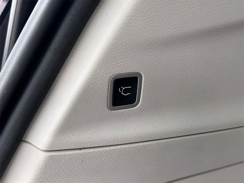 Used 2022 Chrysler Pacifica Limited image 44