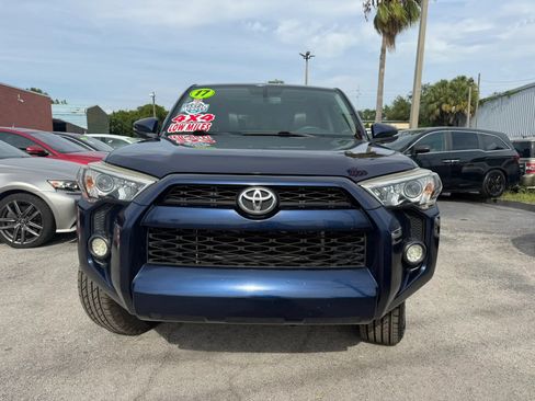 Used 2017 Toyota 4Runner SR5 Premium AWD/4WD image 2