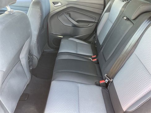 Used 2017 Ford Escape SE image 16