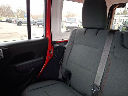 New 2024 Jeep Wrangler Unlimited Rubicon w/ Technology Group AWD/4WD image 12