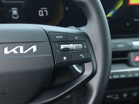 New 2025 Kia K4 FWD image 29
