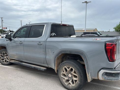 Used 2024 GMC Sierra 1500 SLE w/ X31 Off-Road Package image 5