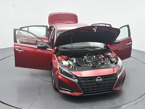 Used 2024 Nissan Altima 2.5 SV FWD image 46