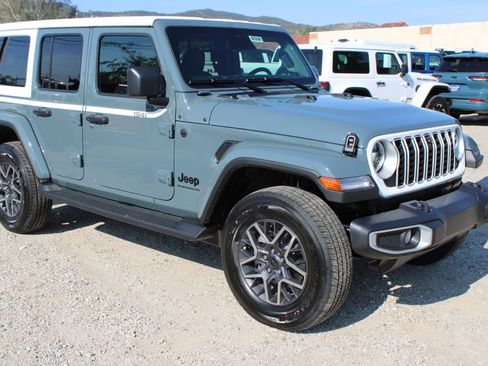 New 2026 Jeep Wrangler Unlimited Sahara w/ Whitecap Package AWD/4WD image 3