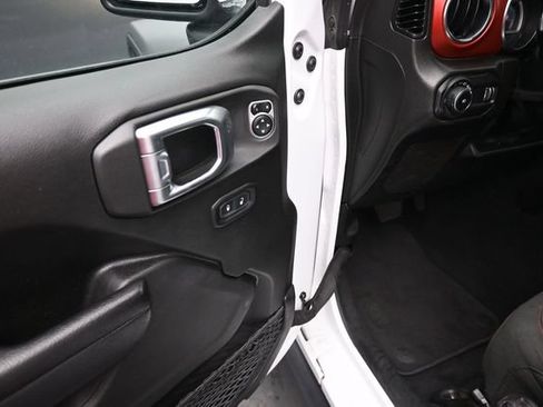 Used 2023 Jeep Wrangler Unlimited Rubicon AWD/4WD image 14