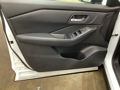 Used 2024 Nissan Rogue SV image 12