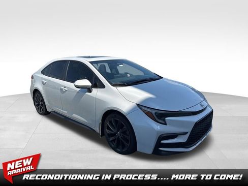Used 2023 Toyota Corolla SE w/ SE Premium Package FWD image 1