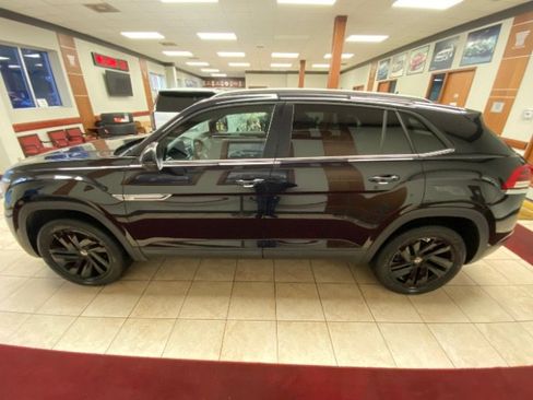 Used 2022 Volkswagen Atlas Cross Sport SE AWD/4WD image 2