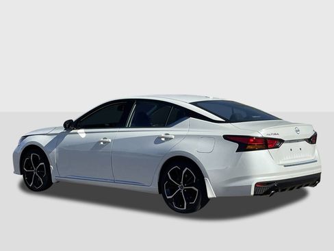 New 2025 Nissan Altima 2.5 SR image 3