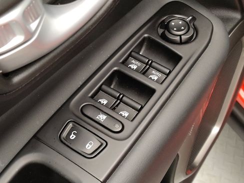 Used 2023 Jeep Renegade Latitude w/ Premium Group AWD/4WD image 27
