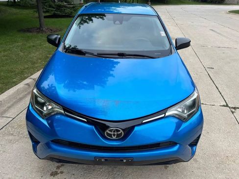 Used 2018 Toyota RAV4 LE image 10