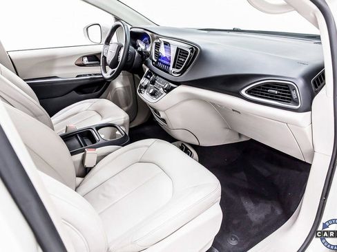 Used 2017 Chrysler Pacifica Touring-L image 30