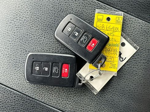 Used 2015 Toyota Highlander XLE FWD image 29