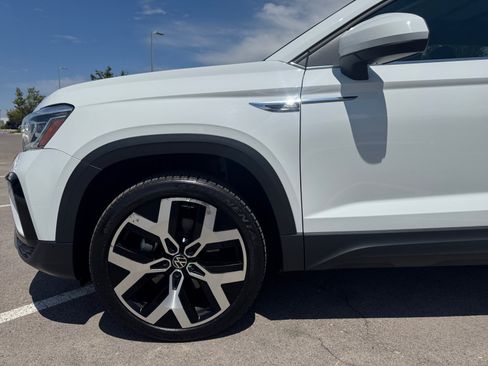 Used 2022 Volkswagen Taos SEL AWD/4WD image 10