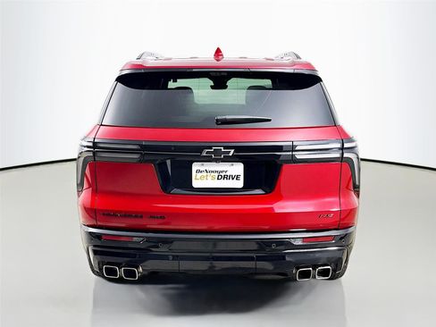 Used 2025 Chevrolet Traverse RS image 7