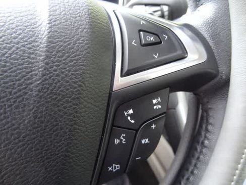 Used 2018 Ford Fusion SE w/ Fusion SE Technology Package FWD image 18