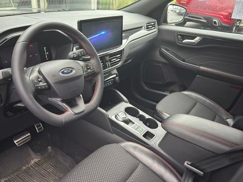 Used 2024 Ford Escape ST-Line w/ Tech Pack #1 FWD image 9