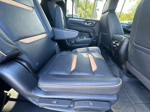 Used 2023 GMC Yukon XL AT4 w/ AT4 Premium Plus Package AWD/4WD image 6