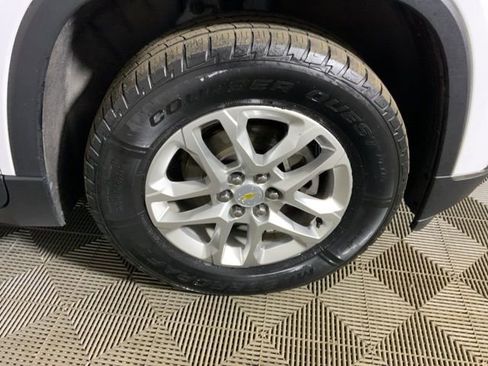 Used 2020 Chevrolet Traverse LT FWD image 14