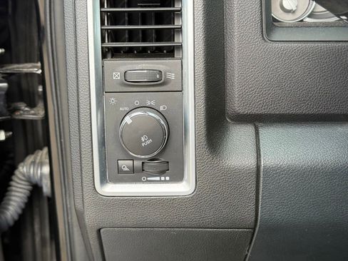 Used 2014 RAM 1500 Limited AWD/4WD image 19