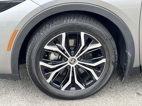 Used 2023 Toyota Crown Limited image 11