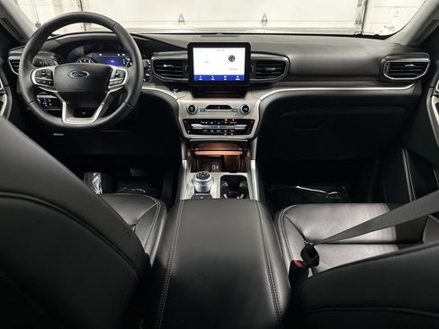 Used 2024 Ford Explorer XLT w/ Equipment Group 202A image 23