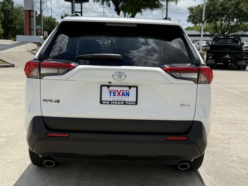 Used 2025 Toyota RAV4 XLE FWD image 6