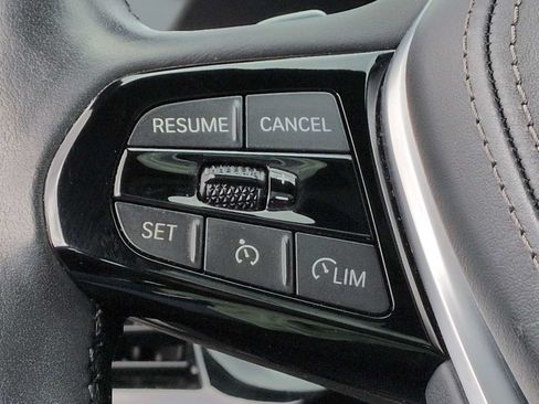 Used 2021 BMW 530e xDrive w/ Premium Package AWD/4WD image 25