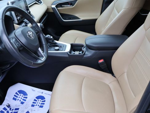 Used 2020 Toyota RAV4 Limited image 39