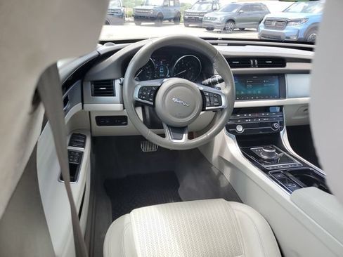 Used 2020 Jaguar XF Prestige AWD/4WD image 11