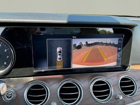 Used 2017 Mercedes-Benz E 300 image 11