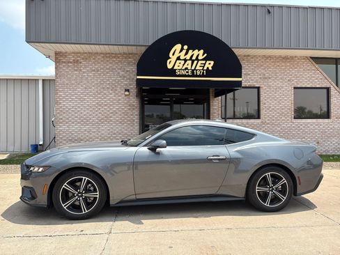 Used 2024 Ford Mustang Premium image 2