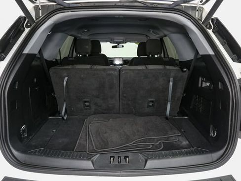 Used 2023 Ford Explorer XLT AWD/4WD image 11