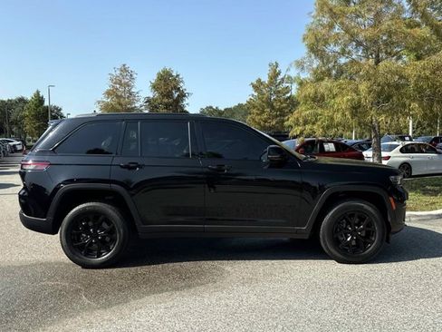 Used 2024 Jeep Grand Cherokee Altitude AWD/4WD image 2