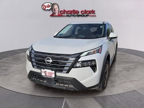 Used 2024 Nissan Rogue SV AWD/4WD image 10