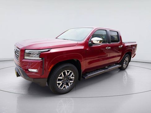 Used 2024 Nissan Frontier SL RWD image 3