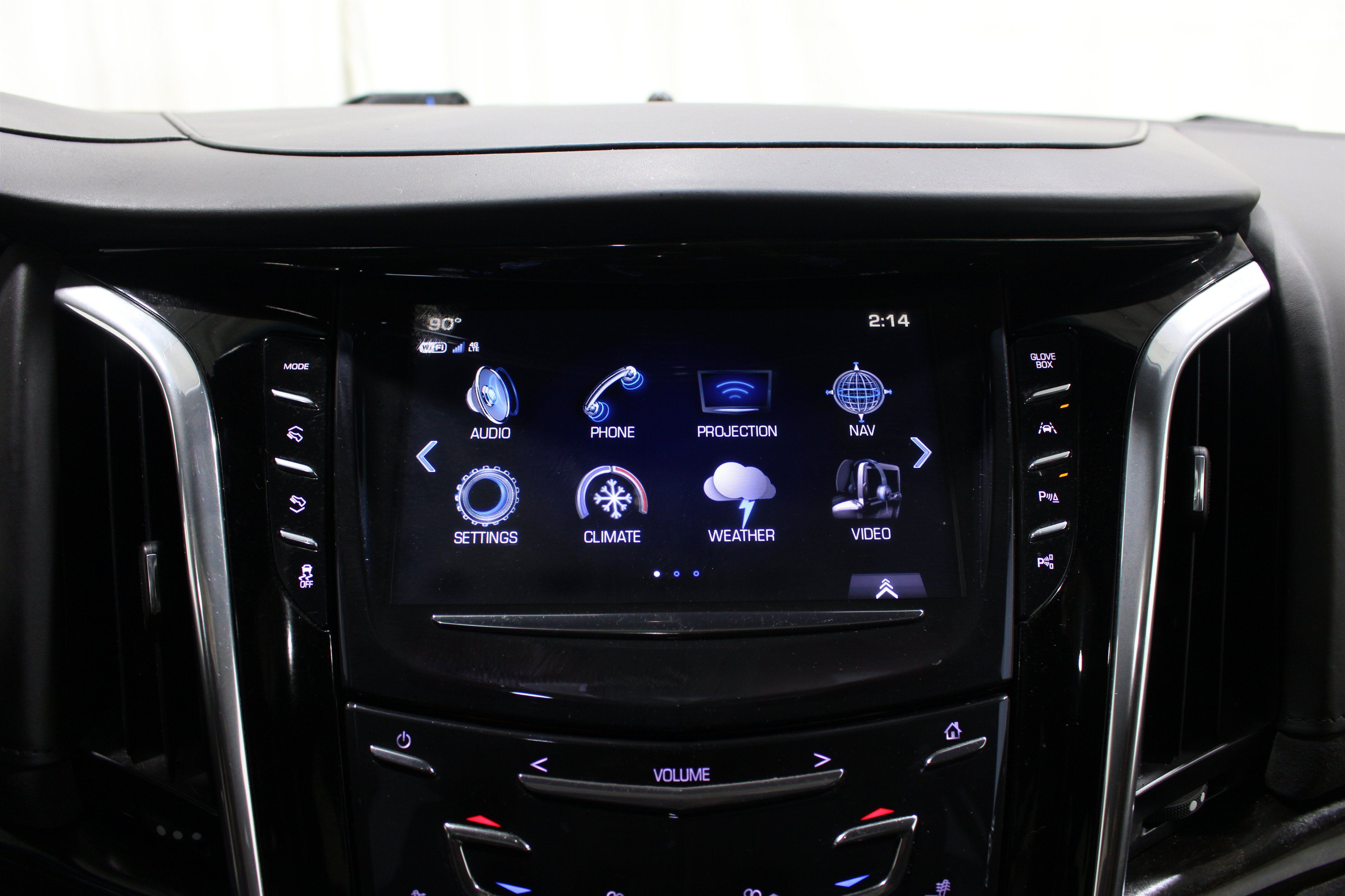 Used 2018 Cadillac Escalade Platinum AWD/4WD image 16