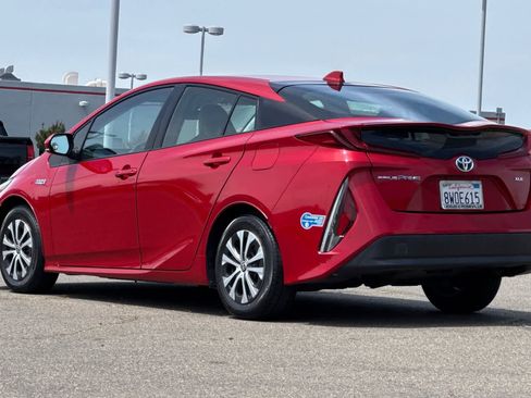 Used 2021 Toyota Prius Prime XLE FWD image 7
