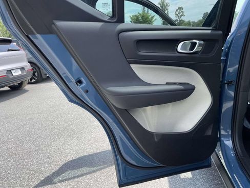 Used 2025 Volvo XC40 B5 Ultra w/ Protection Package Premier AWD/4WD image 2
