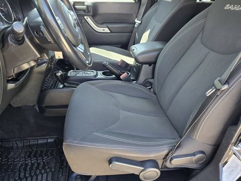 Used 2018 Jeep Wrangler Unlimited Sahara AWD/4WD image 25