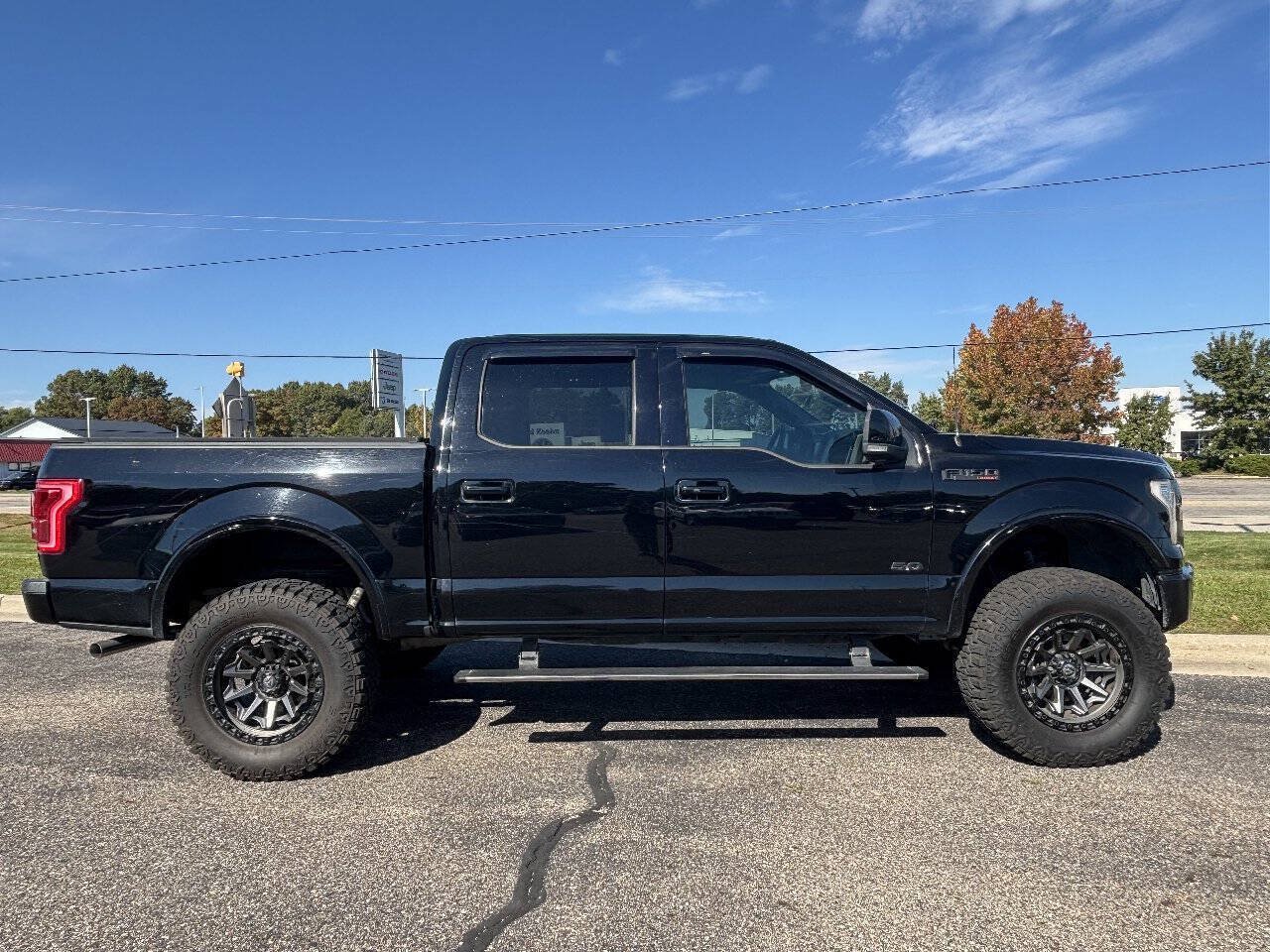 Used 2016 Ford F150 Lariat w/ Equipment Group 502A Luxury AWD/4WD image 2