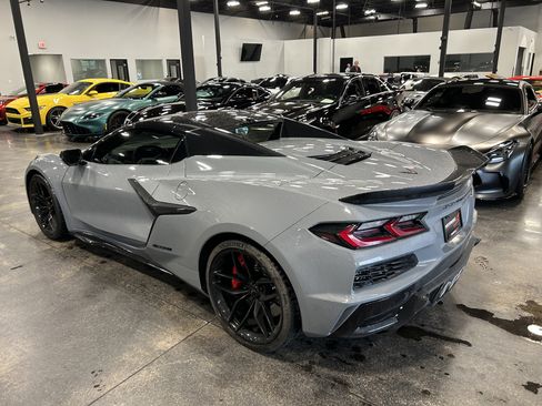 Used 2025 Chevrolet Corvette Z06 w/ Stealth Interior Trim Package RWD image 5