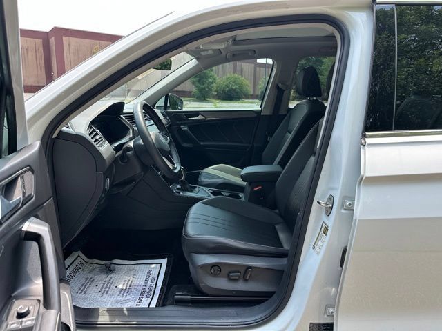 Used 2022 Volkswagen Tiguan SE FWD image 9
