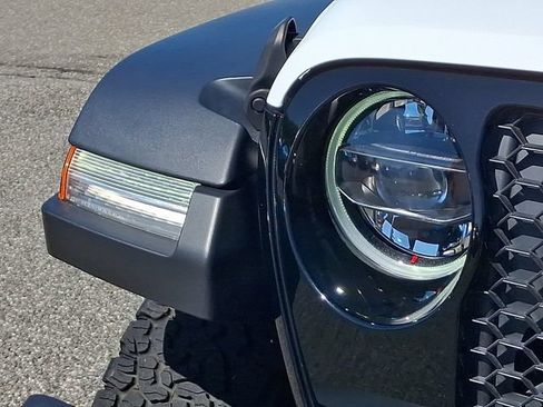 Used 2024 Jeep Wrangler Unlimited AWD/4WD image 30