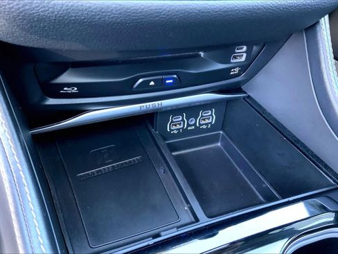 Used 2022 Chrysler Pacifica Limited w/ Uconnect Theater Family Group AWD/4WD image 29
