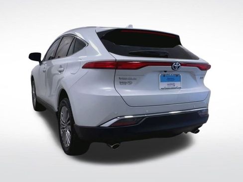 Used 2023 Toyota Venza XLE image 6