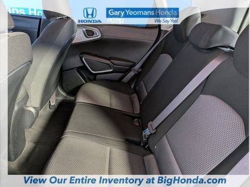 Used 2025 Kia Soul LX w/ LX Technology Package FWD image 16